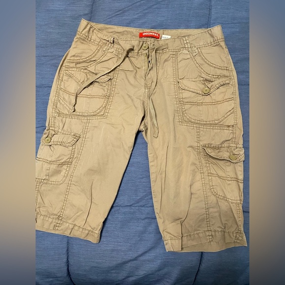UNIONBAY Pants - UnionBay Tan Cargo Shorts size 13 juniors / women’s